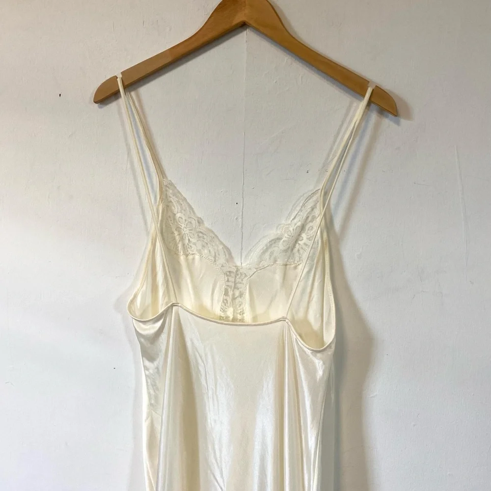 Vintage Cream Lace Trim Slip Chemise - Picture 7 of 11